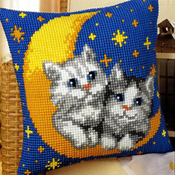 Des chats sur la lune