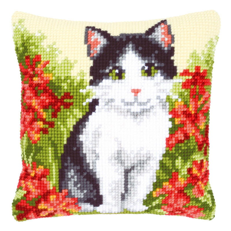 Kit coussin au point de croix Chat dans un champs