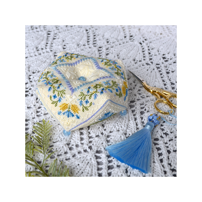 Kit Cornflower biscornu